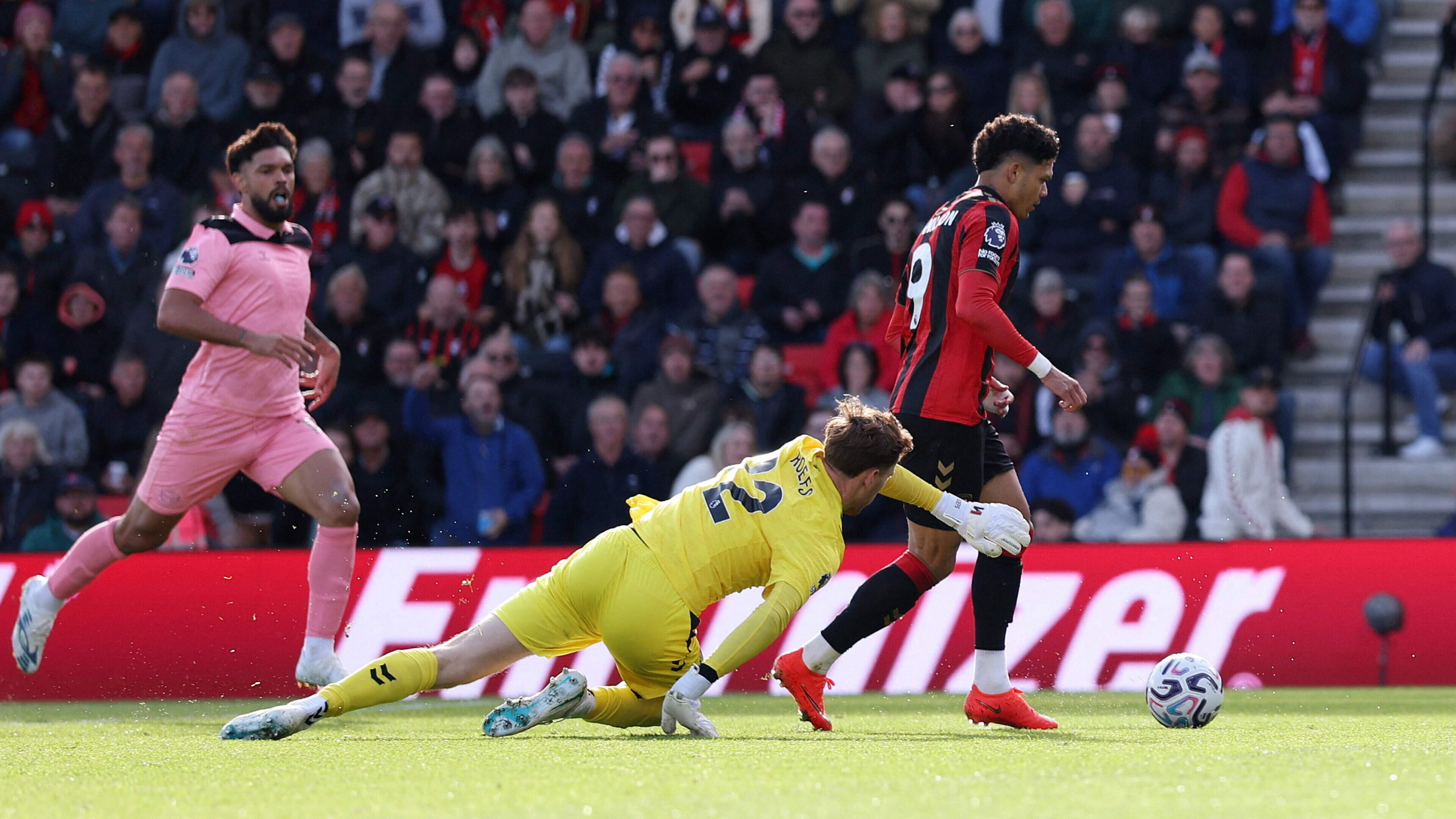 Evanilson the main man for Bournemouth as Cherries pick up first win of the season against 10-man Sunderland